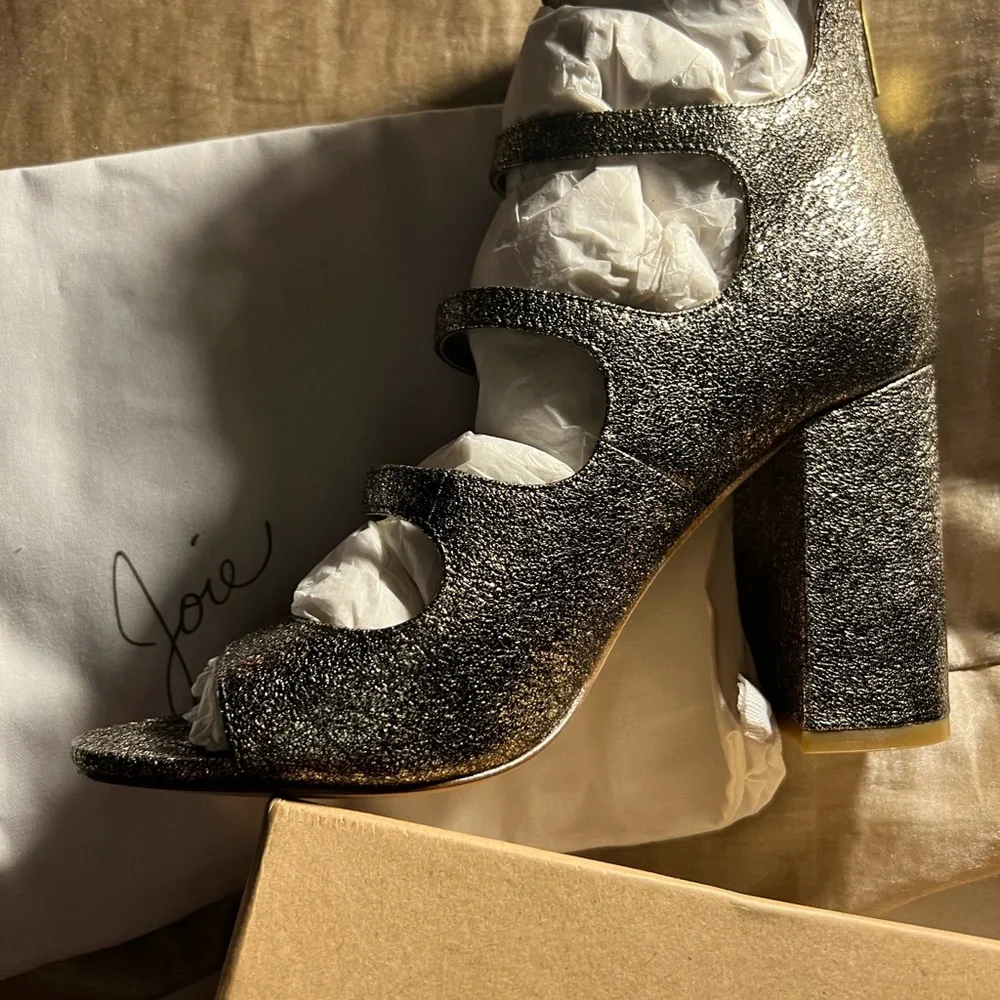 Size 6 1/2 Josie leather gold heels - Picture 9 of 16